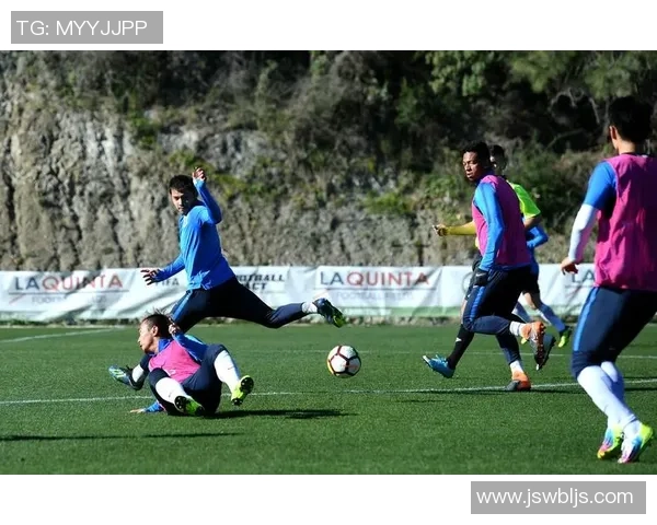 四川足球球星兰杰的成长历程与足球成就解析