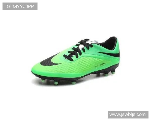 耐克球星款足球鞋性能分析及推荐理由，助力提升球场表现